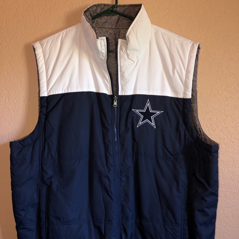Never Worn Men’s Dallas Cowboys Light Puffer Vest